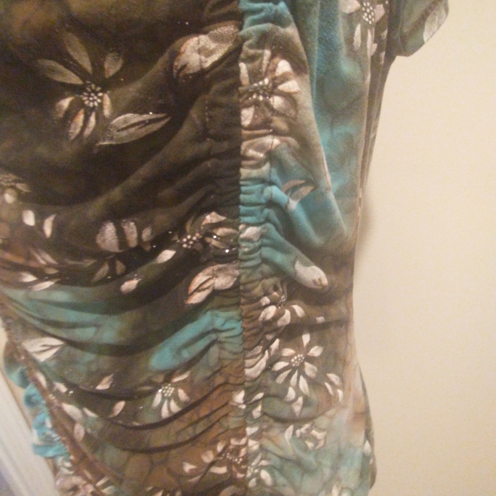 Dressbarn Brown and Blue Floral Ruched Cap Sleeve Blouse - Picture 3 of 9